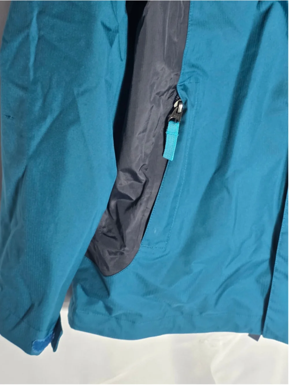 Girls Patagonia Rain Jacket XL Blue and Grey waterproof  hiking camping fashion